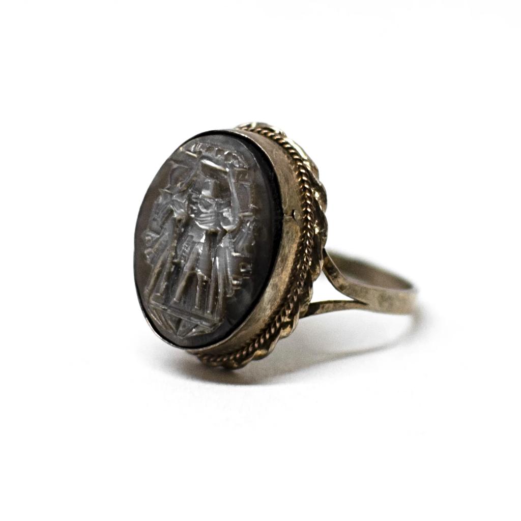 Mother of shops Pearl Cameo ring