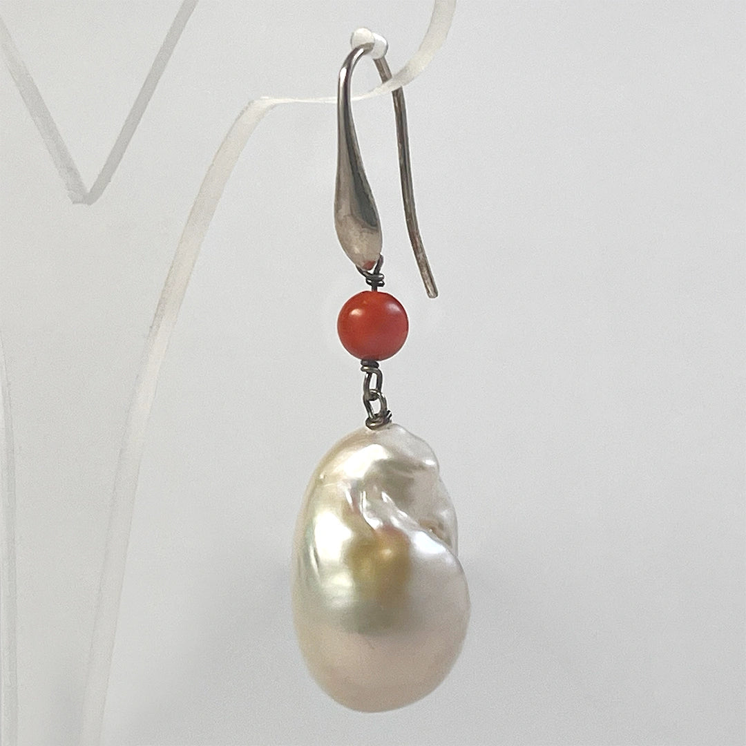 Earrings with Scaramazze Pearls and Coral Bead