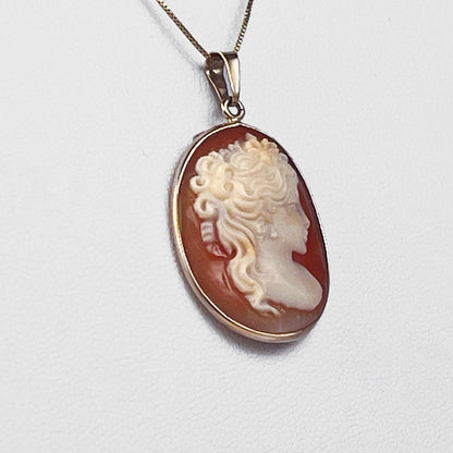 Pendant Cameo Profile Woman with Gold