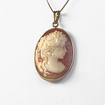 Pendant Cameo Profile Woman with Gold