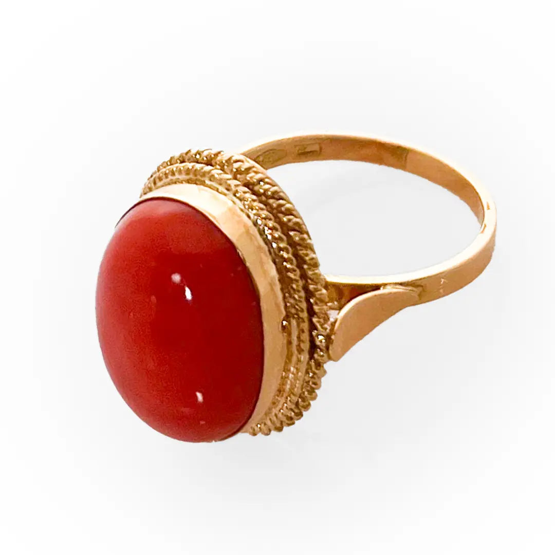 Anello in Oro con Spola di Corallo Rosso