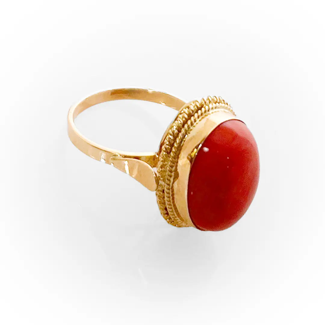 Anello in Oro con Spola di Corallo Rosso