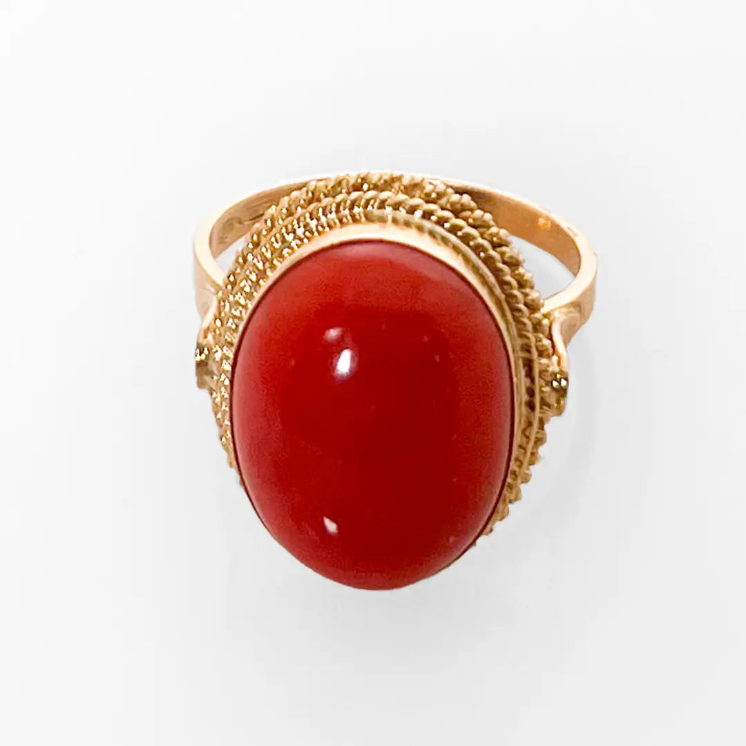 Anello in Oro con Spola di Corallo Rosso