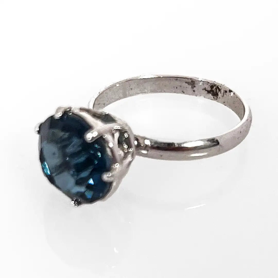 Anello in Argento con Pietra Blu Modello Solitario