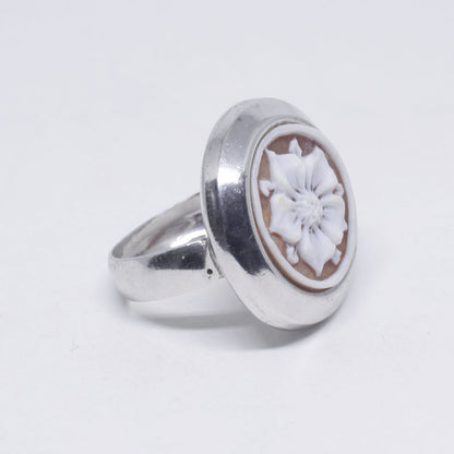 Embossed flower cameo ring