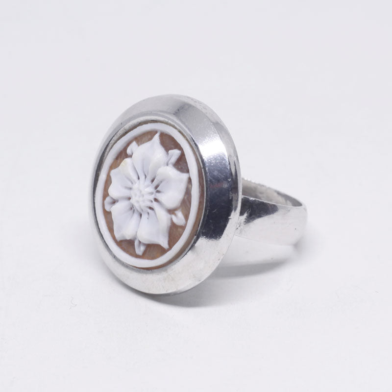 Embossed flower cameo ring