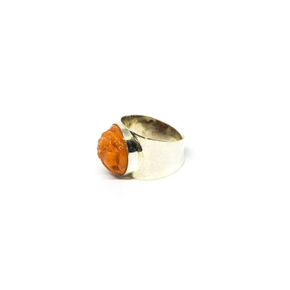 Anello in corallo naturale inciso