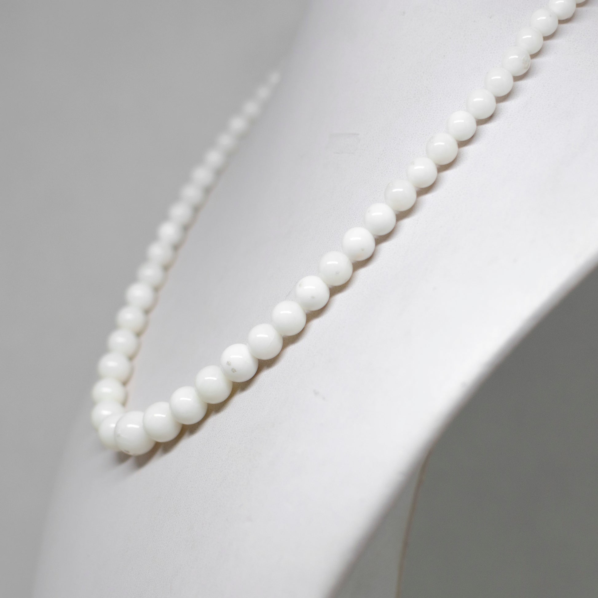 Collana-in-Perle-di-Corallo-Bianco