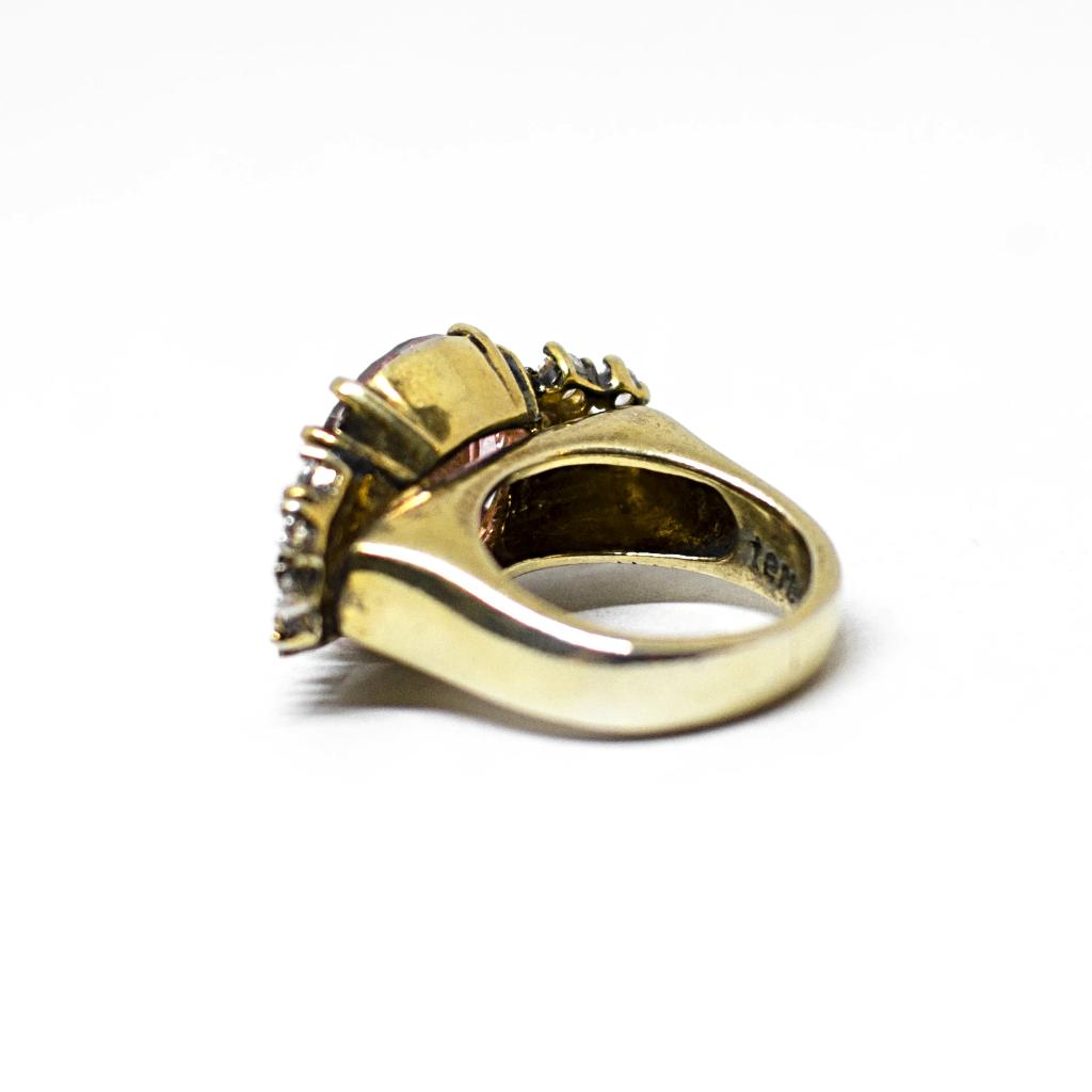 Golden ring with zirconia