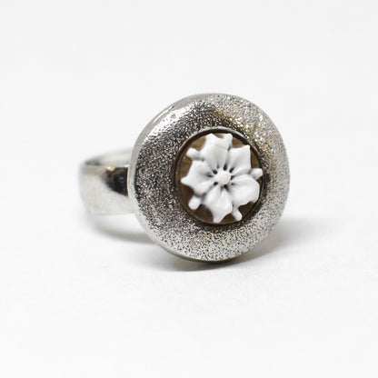 Cameo ring flower engraving