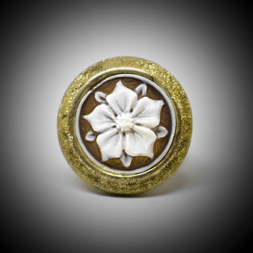 Cameo ring flower engraving