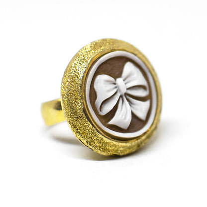 Silver and gold cameo ring with bow engraving