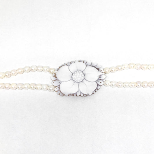 Bracciale Cammeo a Forma di Fiore con Perle