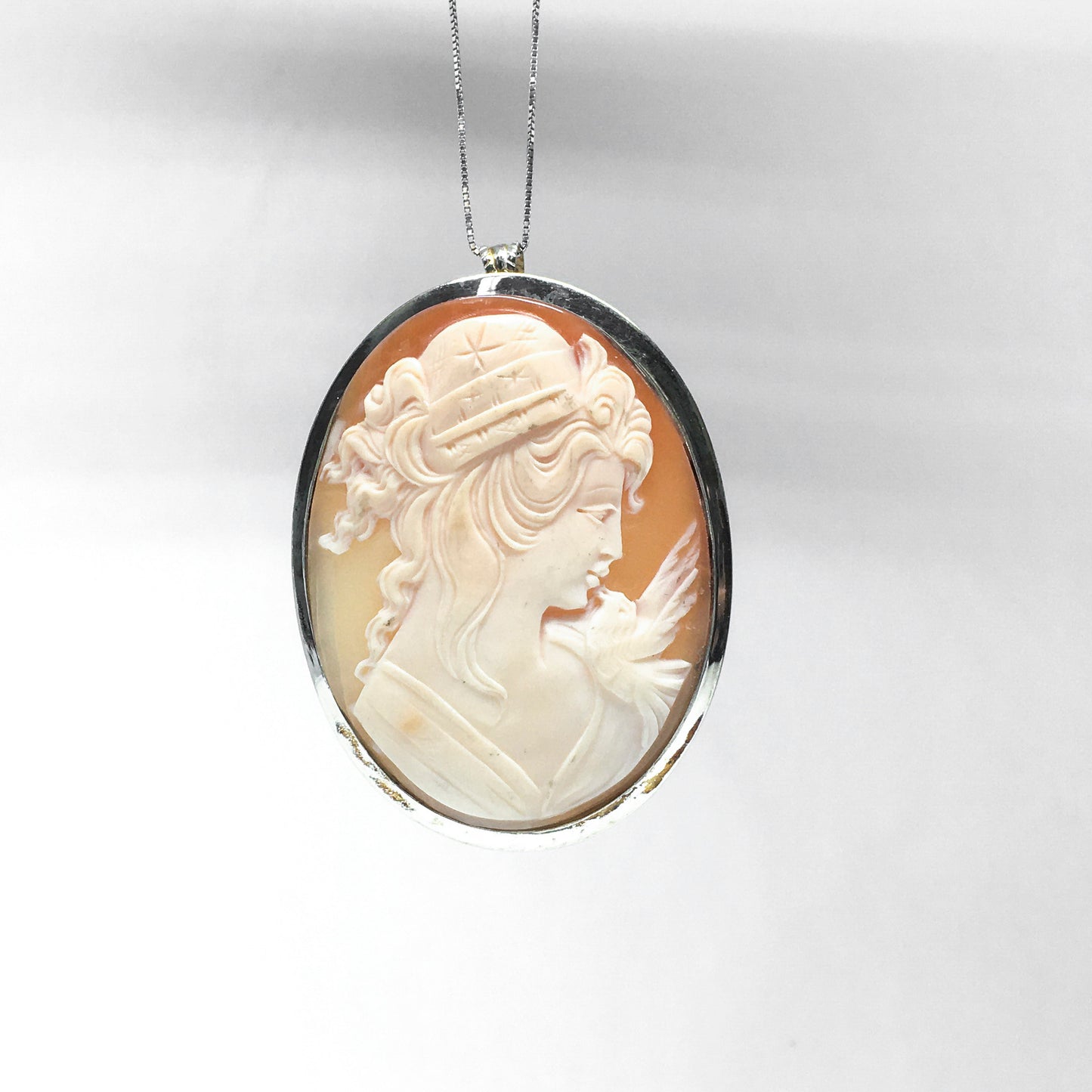 Pendant/Brooch Woman Profile